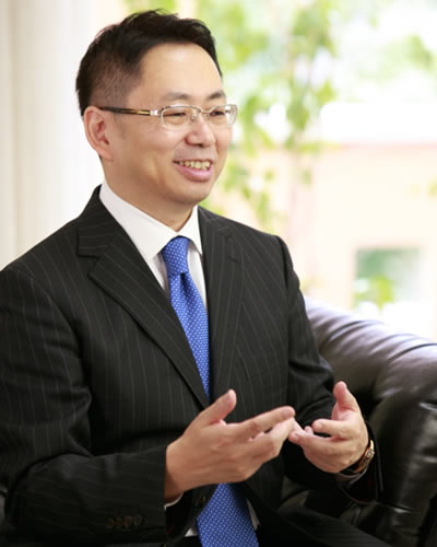 ビジネスマンが笑っている写真